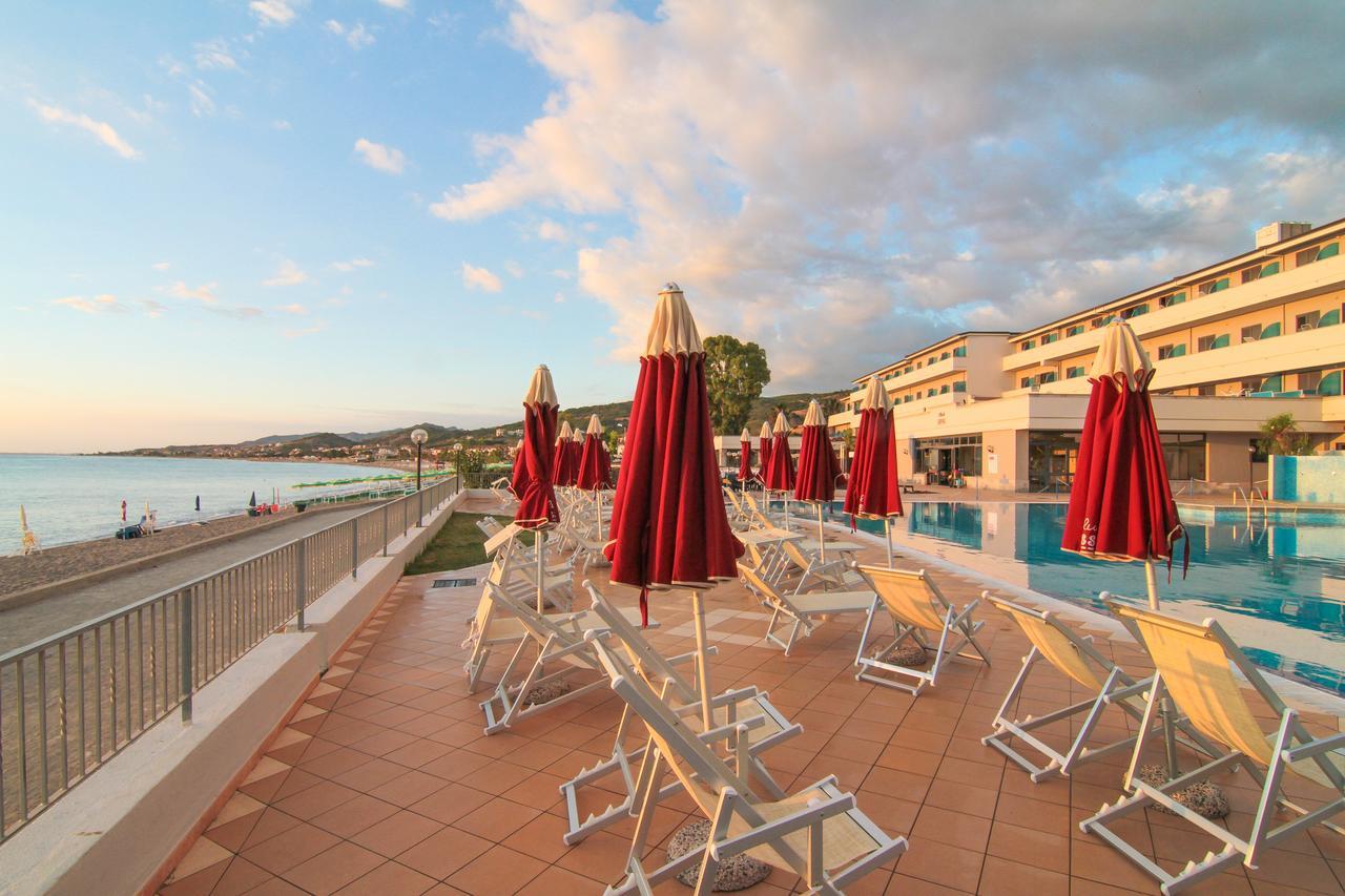 Club Esse Costa Dello Jonio Hotel Mandatoriccio Marina Exterior photo