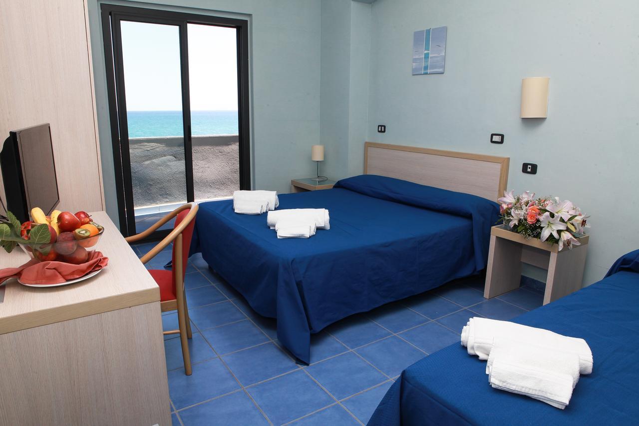 Club Esse Costa Dello Jonio Hotel Mandatoriccio Marina Exterior photo