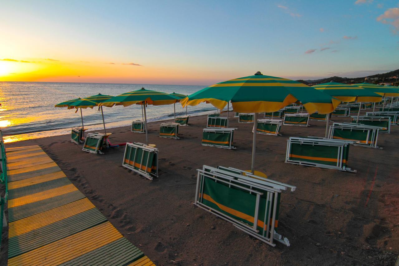 Club Esse Costa Dello Jonio Hotel Mandatoriccio Marina Exterior photo