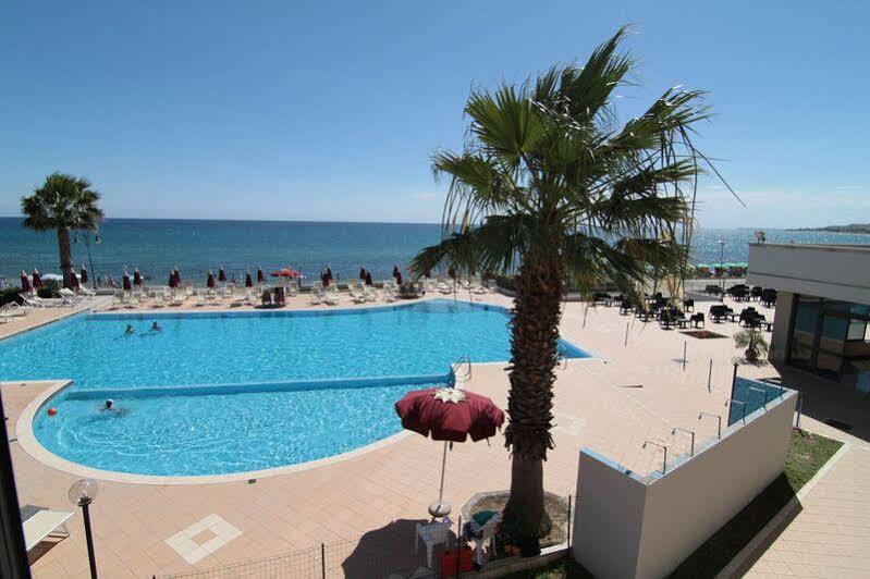 Club Esse Costa Dello Jonio Hotel Mandatoriccio Marina Exterior photo