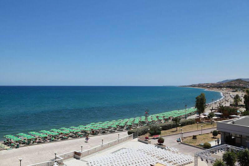 Club Esse Costa Dello Jonio Hotel Mandatoriccio Marina Exterior photo