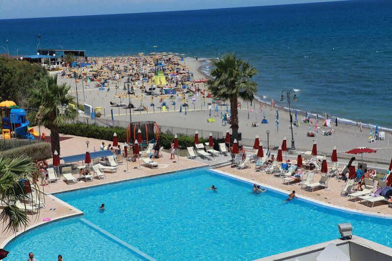 Club Esse Costa Dello Jonio Hotel Mandatoriccio Marina Exterior photo