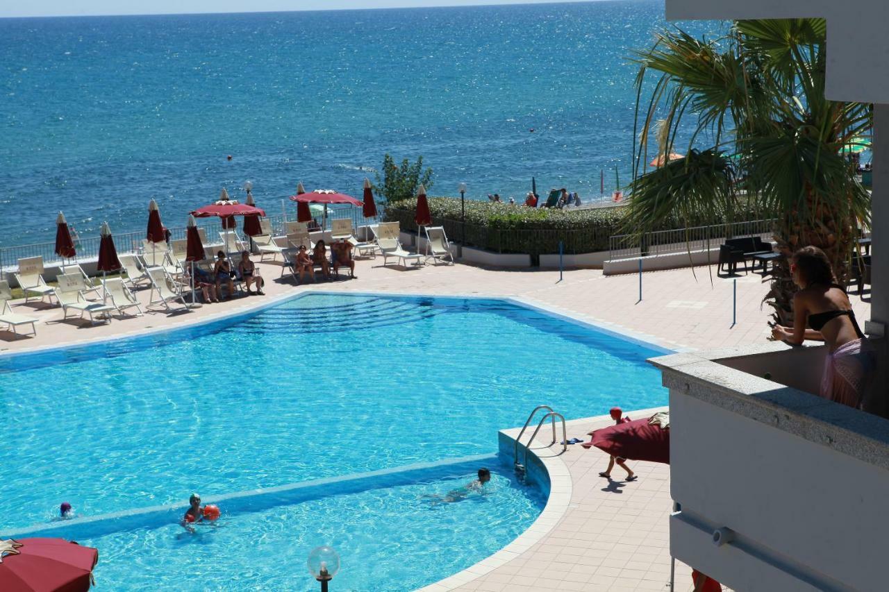 Club Esse Costa Dello Jonio Hotel Mandatoriccio Marina Exterior photo
